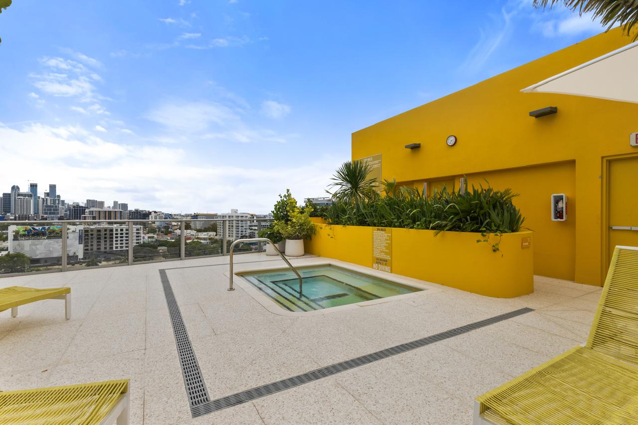 Rooftop spa and jacuzzi at The Standard Residences Miami